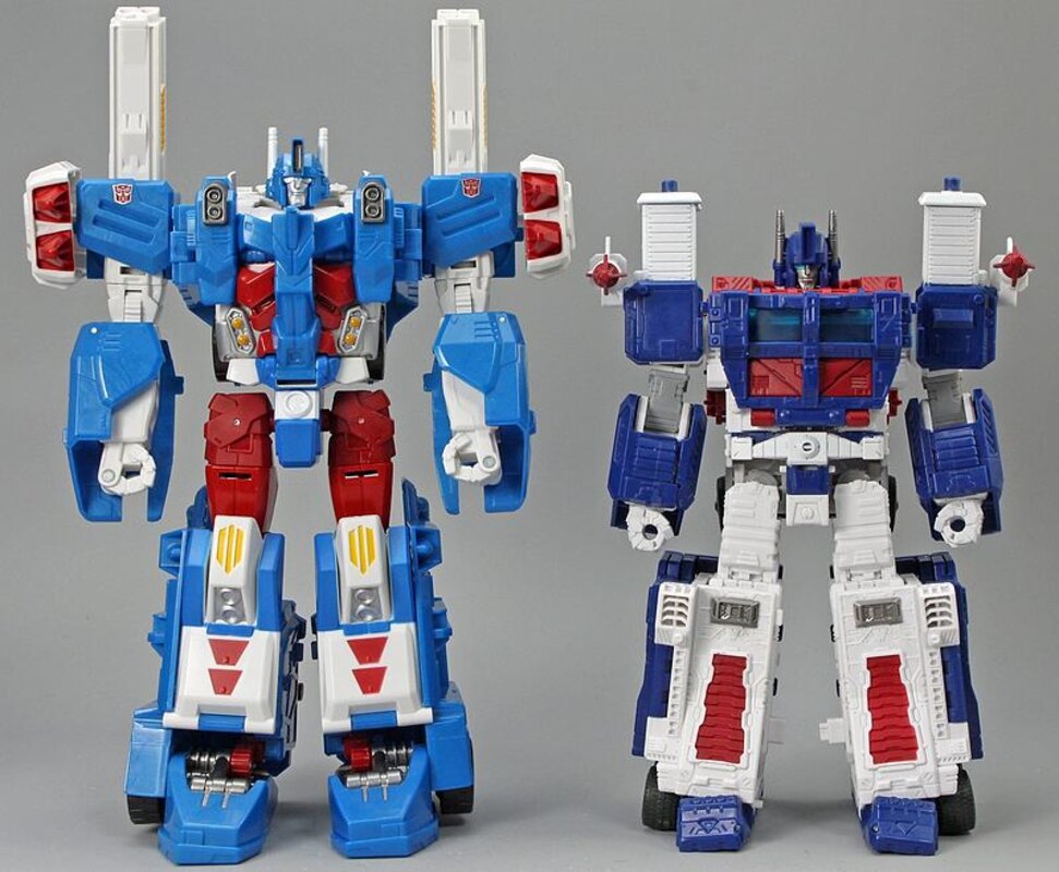 Transformers War For Cybertron Kingdom Ultra Magnus New InHand Images